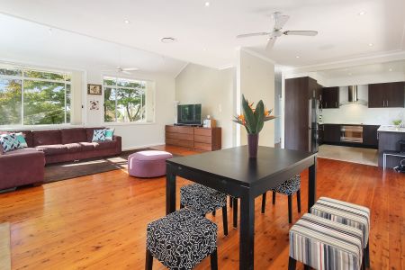 Spacious & Light-Filled Home With Leafy Outlook - Photo 2