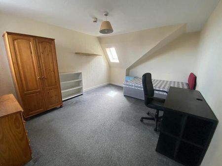 3 bedroom flat to rent - Photo 2