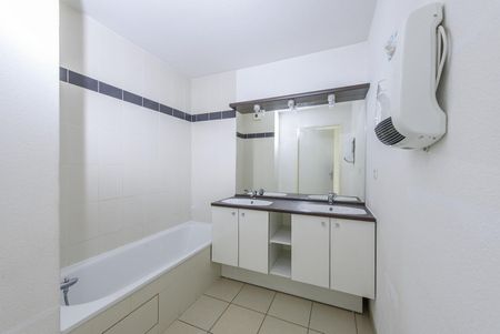 location Appartement T4 DE 94.26m² À VENISSIEUX - Photo 2