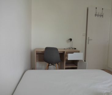 Chambre en colocation dans un appartement meublé - Photo 1