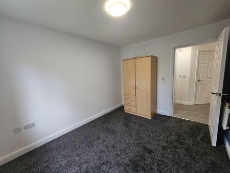 2 Bed Flat, Hadfield Close, M14 - Photo 4