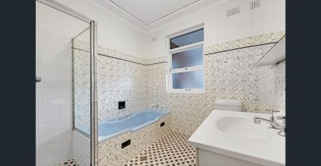 Charming Family Home with Study & Spacious Backyard – Prime Thornleigh Location! - Photo 5