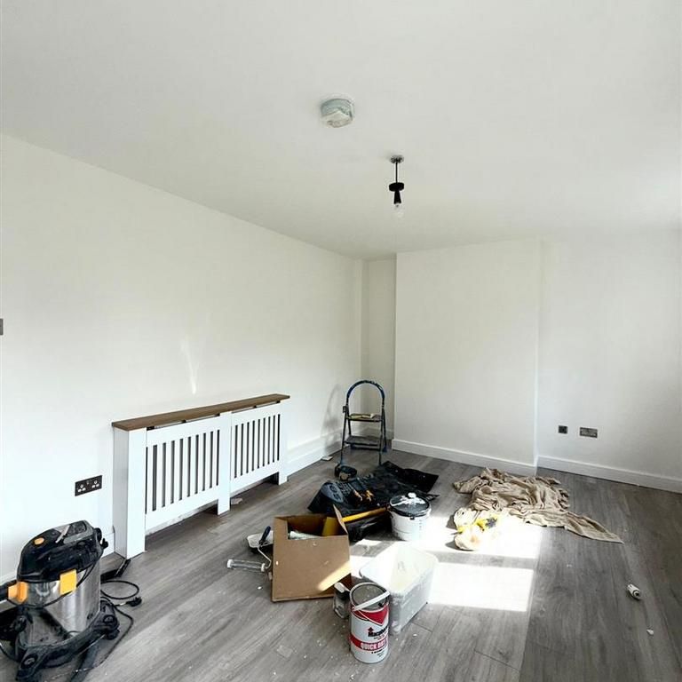 1 bedroom in a house share to rent - Photo 1
