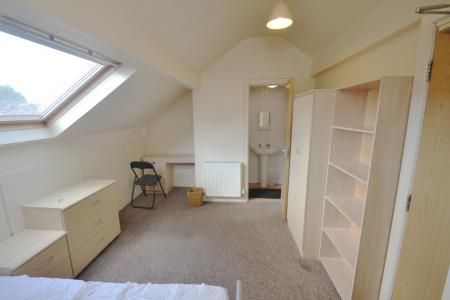 Longford Place, Victoria Park, Manchester, M14 - Photo 4