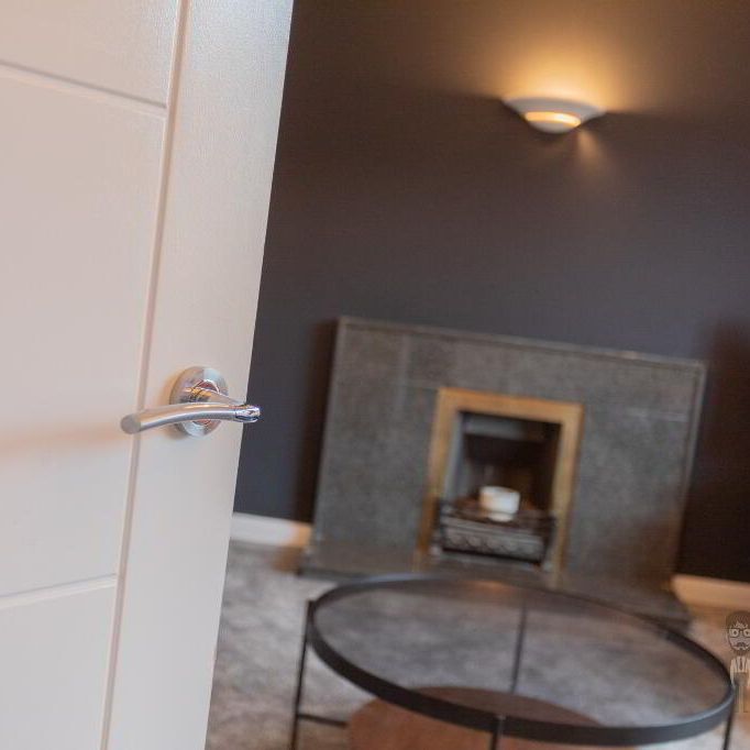 Room 3, 16 Robbs Road, Belfast, BT16 2NA - Photo 1