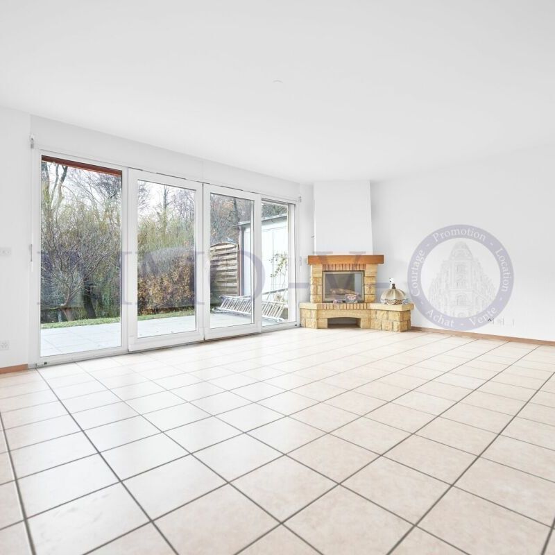 SPACIOUS WITH LARGE QUIET GARDEN - Photo 1