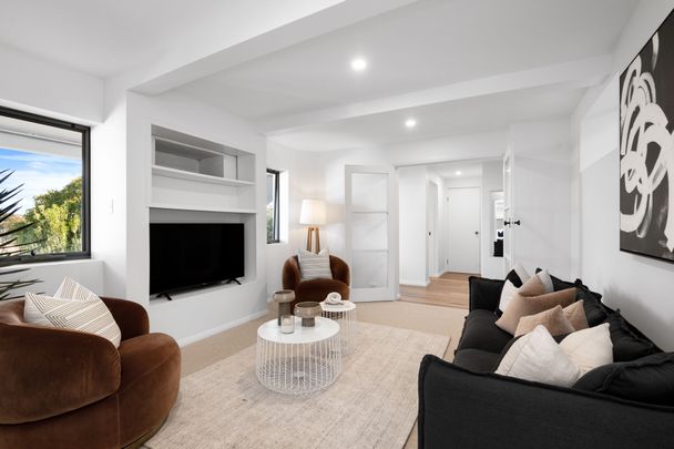 Elegant family home in the heart of Castlecrag - Photo 1