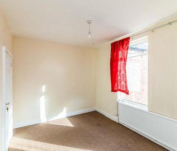 4 bedroom terraced house to rent - Photo 2