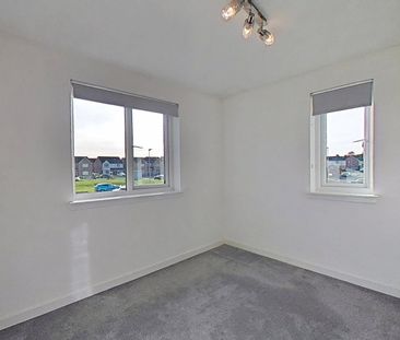 4 bedroom semi-detached house to rent - Photo 5