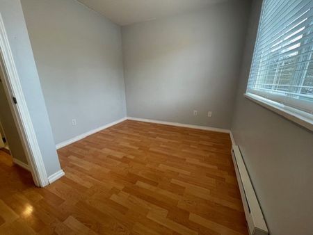 Bright & Spacious Southwind Townhouse - Photo 2