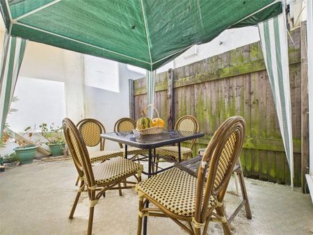 3 bedroom apartment to rent - Photo 4