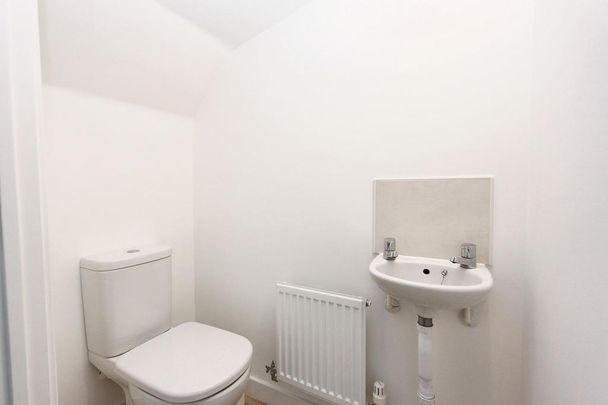 2 bedroom end of terrace house to rent - Photo 1