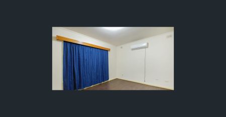 Comfortable 3-Bedroom Home with Spacious Yard and Double Garage - Photo 2