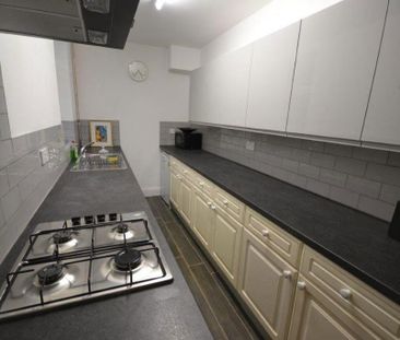4 bedroom terraced house to rent - Photo 3