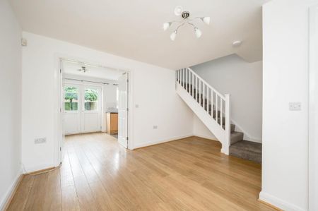 3 bedroom semi-detached house to rent - Photo 2