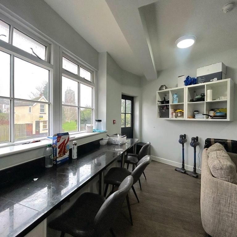 1 bedroom in a house share to rent - Photo 1