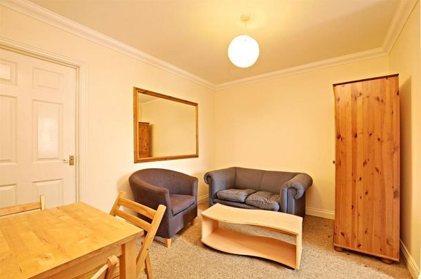 3 bedroom flat to rent - Photo 1