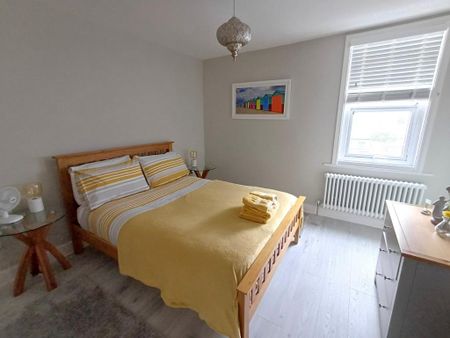 3 bedroom terraced house to rent - Photo 5