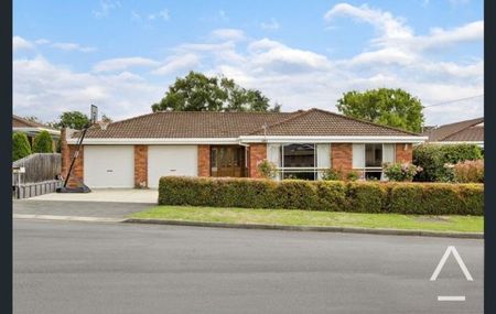 Large Family Home in Popular Riverside - Photo 4