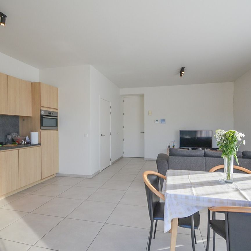 Energiezuinig 2-slaapkamer appartement met garage - centrum Rumbeke - foto 1