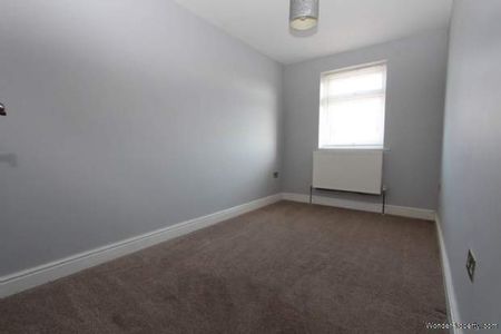 2 bedroom property to rent in Benfleet - Photo 2