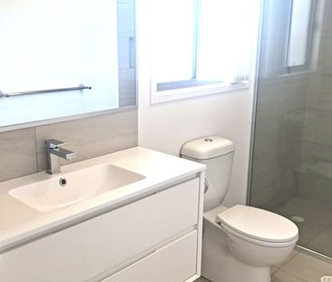 AVAILABLE 16/01/26 - 3 BEDROOM 2 BATH TOWNHOUSE WITH DUCTED AIR - Photo 2