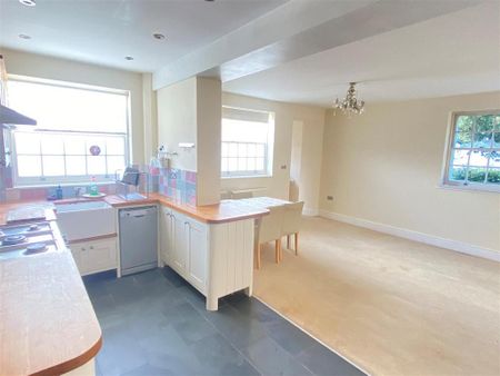 2 bedroom terraced house to rent - Photo 4