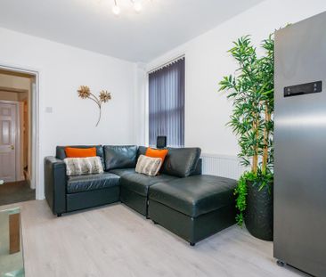 6 bedroom end of terrace house to rent - Photo 2