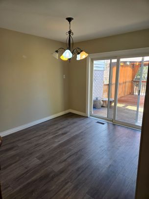 For Lease - 18 Collins Crescent Unit# Main Floor, Aurora, Ontario - Photo 1