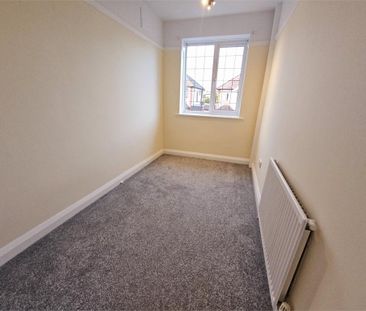 4 bedroom semi-detached house to rent - Photo 6