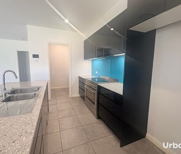 Stunning Family Home for Lease in Greta! with Solar Panels and back... - Photo 6