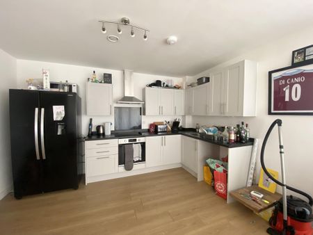 2 bedroom apartment to rent - Photo 4