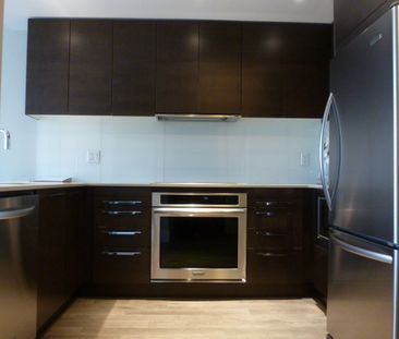 Condo in North Vancouver, BC - Photo 4