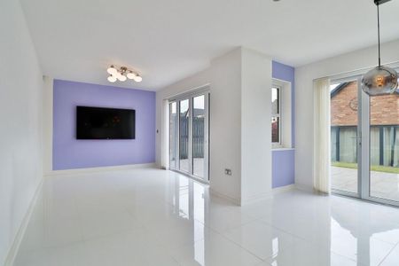 5 bedroom detached house to rent - Photo 2