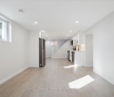 Detached Home For Lease | X8126100 - Photo 3