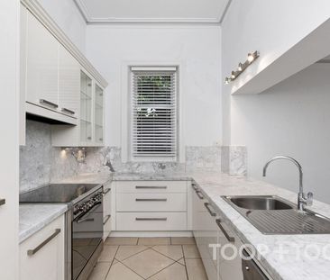 REFINED HERITAGE LIVING IN PRESTIGIOUS WALKERVILLE - Photo 3