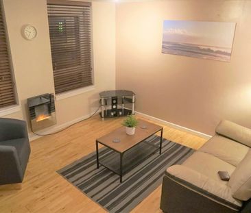 1 Bed Flat - Photo 2