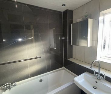 Room in a Shared Flat, St Hugh's Rd, SE20 - Photo 3