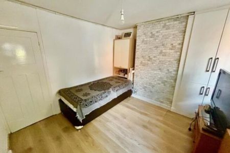 2 bedroom Property to rent - Photo 2