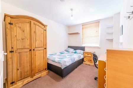 Room 10, First Floor Flat, Park farm House, 103 Haxby Road - Photo 3