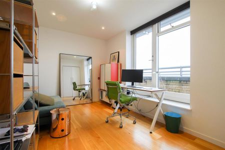 2 bedroom penthouse to rent - Photo 4
