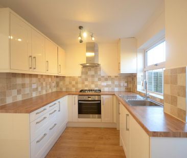 2 bedroom terraced house to rent - Photo 3