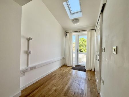 4 bedroom semi-detached house to rent - Photo 2