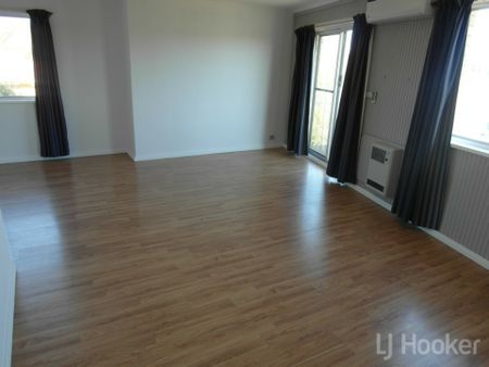 Spacious 2 Bedroom Unit - Photo 2