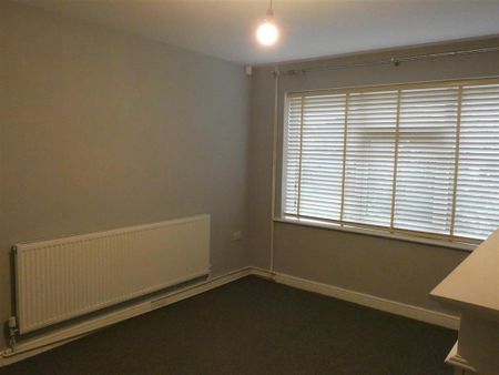 3 bedroom semi-detached bungalow to rent - Photo 5