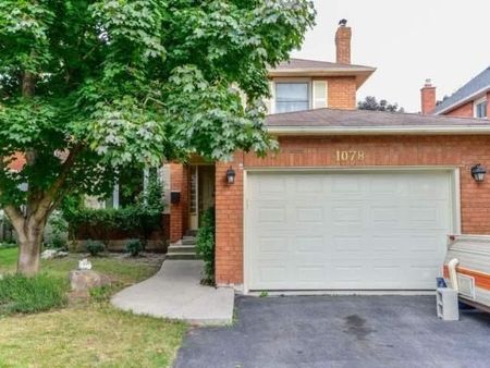 For Lease - 1078 Glenbrook Avenue, Oakville, Ontario - Photo 2
