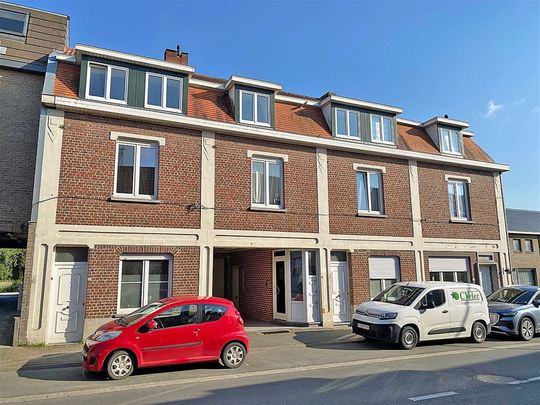 Instapklare vernieuwde (starters)WONING met 2 slaapkamers, terras, kelder & staanplaats - Photo 1