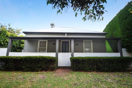 Charming Family Home In The Heart Of Flinders - Photo 2