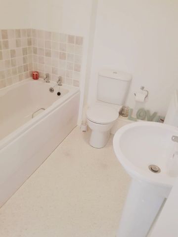 2 Bed Flat, Sandpiper Road, EH6 - Photo 3