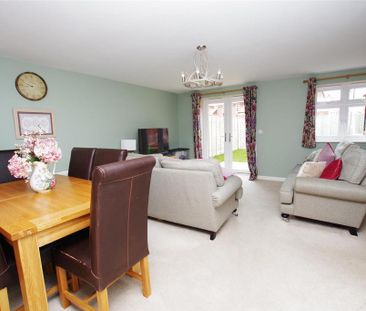 4 bedroom semi-detached house to rent - Photo 2